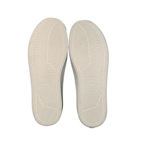 NIB! Cariuma OCA Low Off-White Canvas Sneaker - Size 9