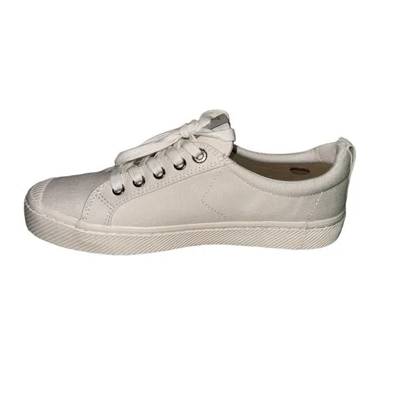 NIB! Cariuma OCA Low Off-White Canvas Sneaker - Size 9