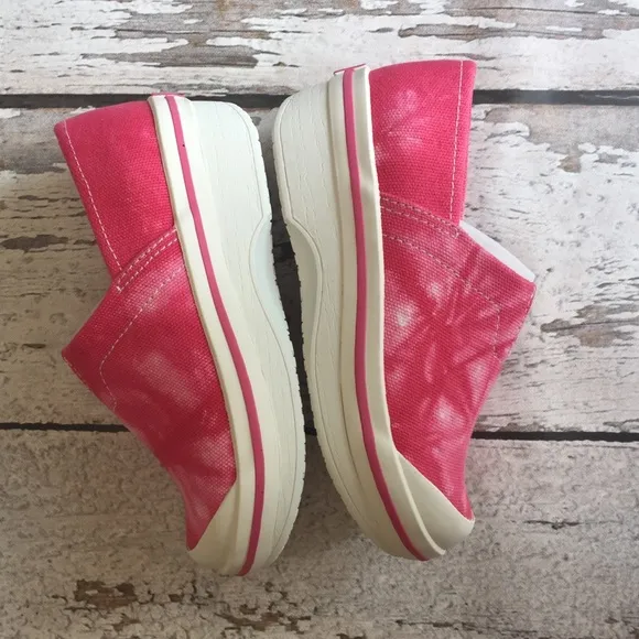 NIB - Dansko Kids Clogs Pink - Sz 28 (10.5-11)