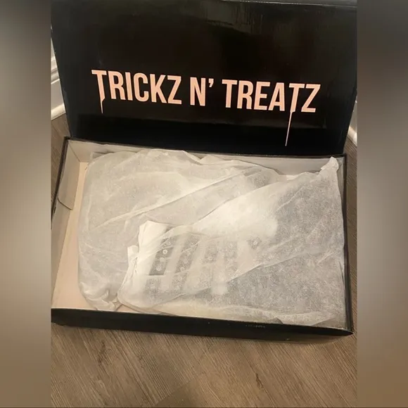 NIB Dolls Kill / Trickz N’ Treatz Batty Nights Platform Mary Janes