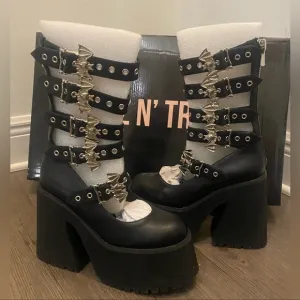 NIB Dolls Kill / Trickz N’ Treatz Batty Nights Platform Mary Janes