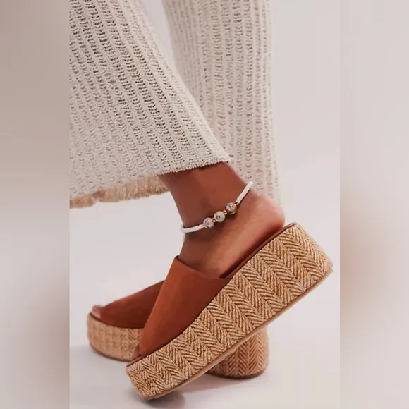 NIB Free People Harbor Raffia Platform Slides Size Womens 10 Tan