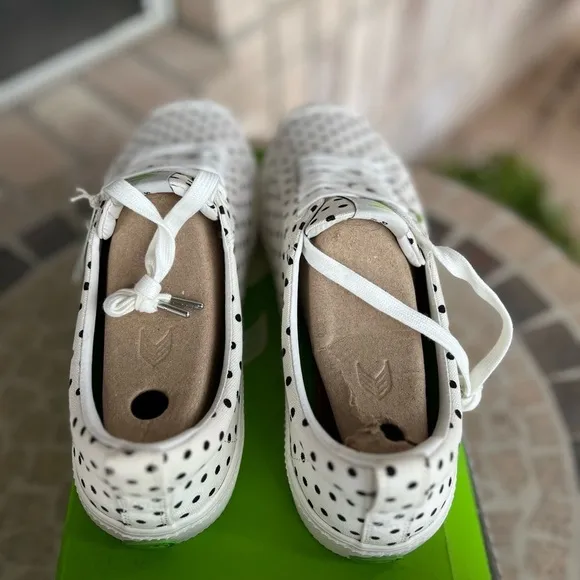 NIB Oca Low White Canvas Black Polka Dot Sneakers 11M/12.5W