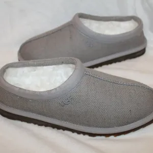 NIB UGG MEN'S CANVAS TASMAN SLIP UP SHEARLING SLIPPERS‎ LIGHT GRAY