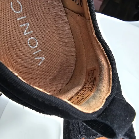NIB Vionic Kimmie Perforated Suede Slip-On Sneaker Tennis Shoe Pull-On Black 7.5