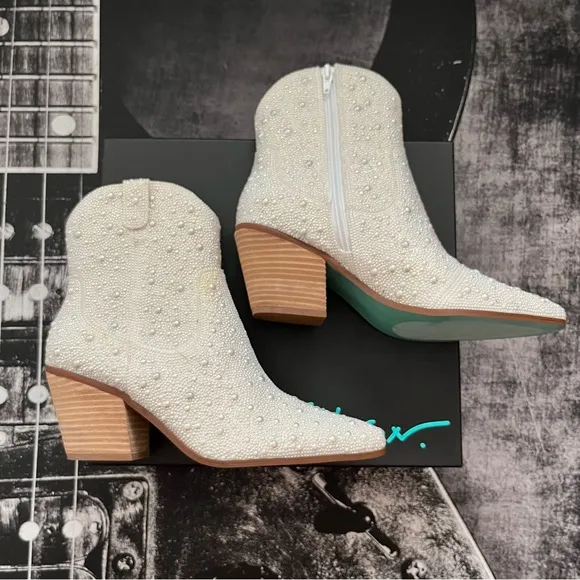 NIB Western Boots