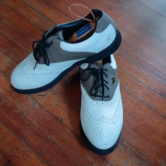 NIBLICK White and Brown Wing Tip Oxford Golf Shoes with Classic Spike Design