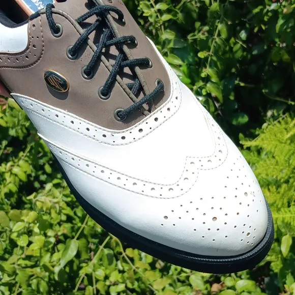 NIBLICK White and Brown Wing Tip Oxford Golf Shoes with Classic Spike Design