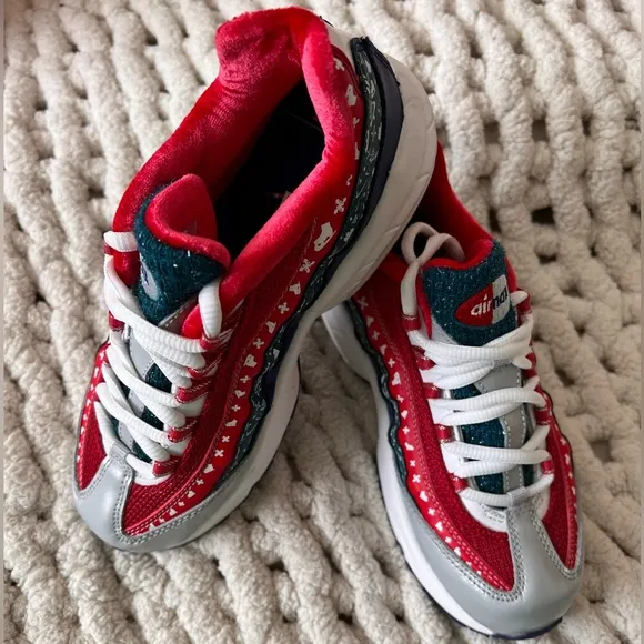 Nike Air Max 95 Girls Shoes Size 3Y, Color: White/University Red •slightly used