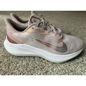 Nike Air Zoom Running Shoes Flyknit Lightweight pink Sneakers women Size 9