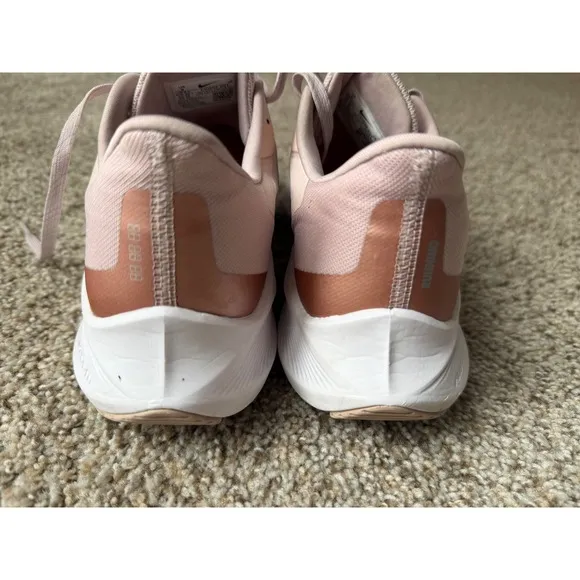 Nike Air Zoom Running Shoes Flyknit Lightweight pink Sneakers women Size 9