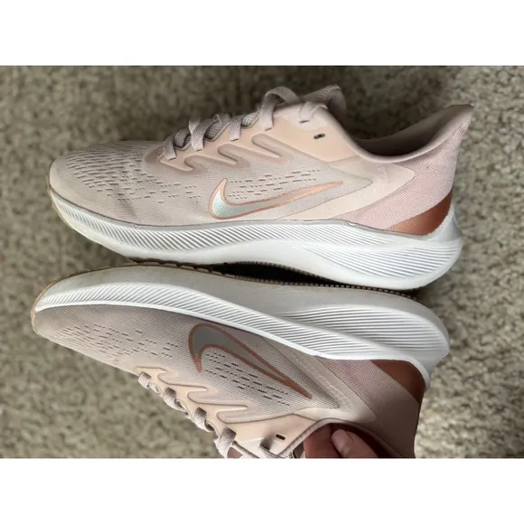Nike Air Zoom Running Shoes Flyknit Lightweight pink Sneakers women Size 9