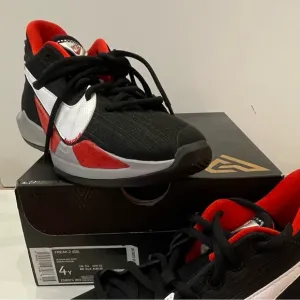 Nike Freak 2 GS cn8574 new in box