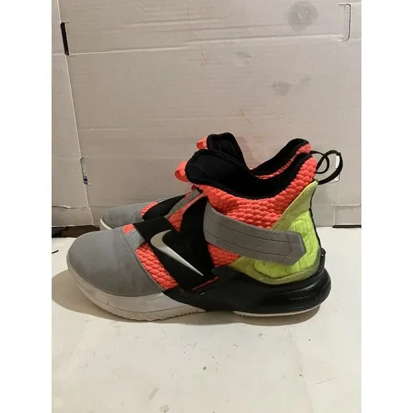 Nike LeBron lrjsfg 330503 Mens size 10 Basketball Sneakers AO4054-800  Shoes
