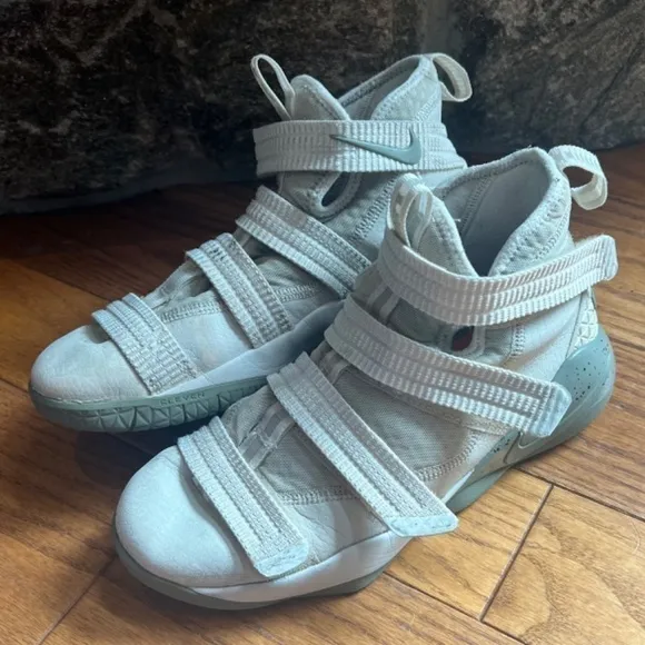 Nike Lebron Soldier XI 11 Bone Ivory Basketball Running Shoes, Size 6.5Y, Used