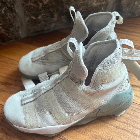Nike Lebron Soldier XI 11 Bone Ivory Basketball Running Shoes, Size 6.5Y, Used