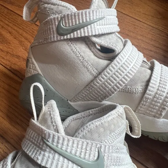 Nike Lebron Soldier XI 11 Bone Ivory Basketball Running Shoes, Size 6.5Y, Used
