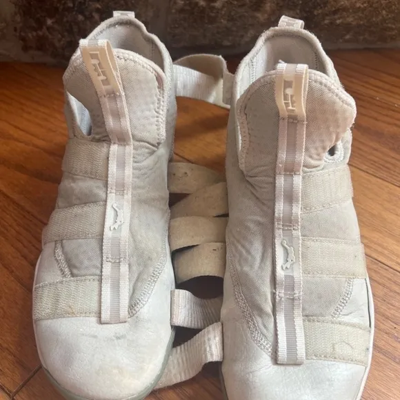 Nike Lebron Soldier XI 11 Bone Ivory Basketball Running Shoes, Size 6.5Y, Used