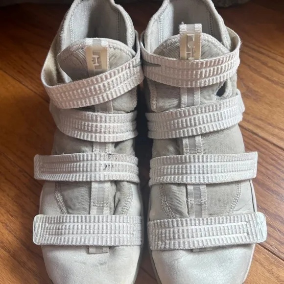 Nike Lebron Soldier XI 11 Bone Ivory Basketball Running Shoes, Size 6.5Y, Used