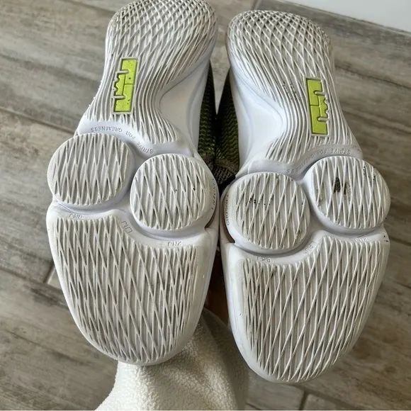 Nike LeBron Witness IV String Volt Shoes Basketball GOAT Mens Size 8.