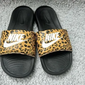 Nike Victori One Cheetah Print Slides, Size 11