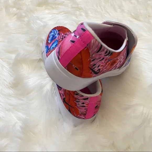 NIKE WOMEN'S COURT ROYALE SLIP-ON SHOE SZ 9.5