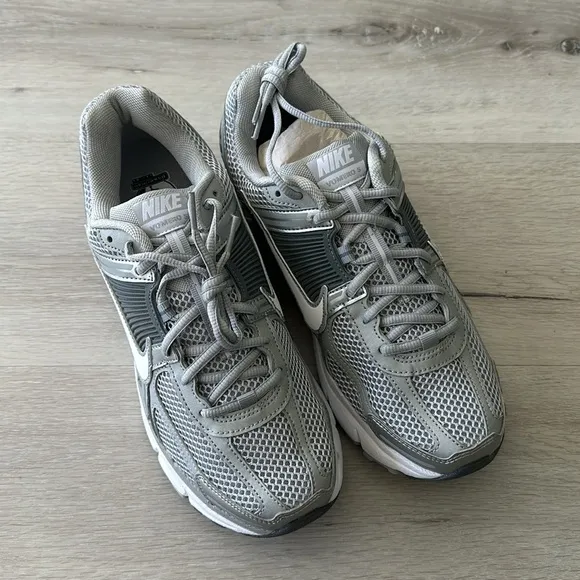 Nike Zoom Vomero 5 Wolf Grey/White 9.5 NWT IN BOX