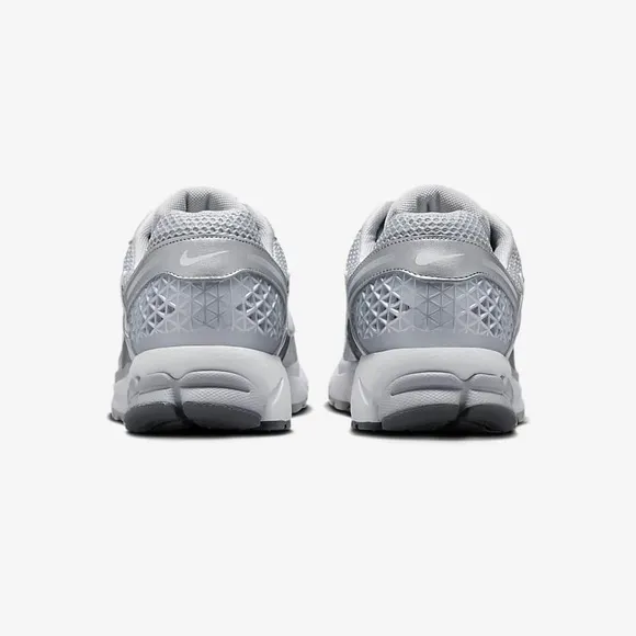 Nike Zoom Vomero 5 Wolf Grey/White 9.5 NWT IN BOX