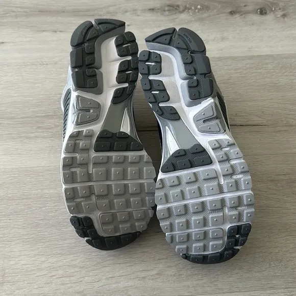 Nike Zoom Vomero 5 Wolf Grey/White 9.5 NWT IN BOX