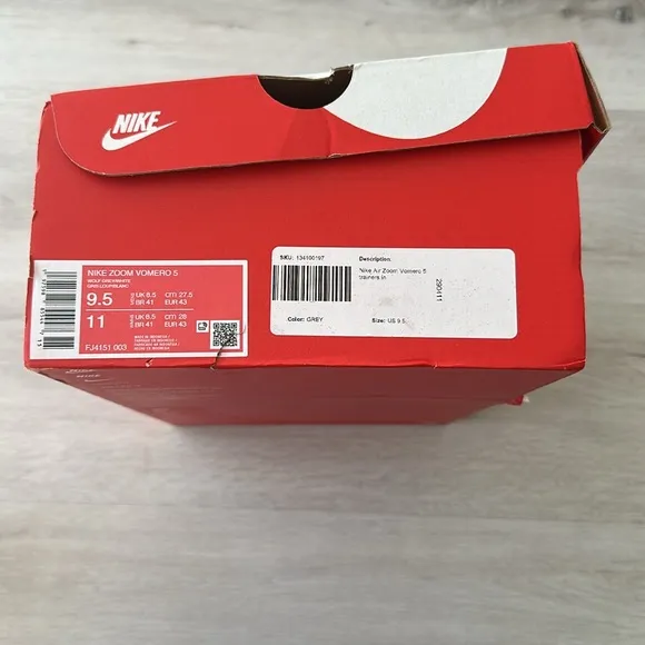 Nike Zoom Vomero 5 Wolf Grey/White 9.5 NWT IN BOX