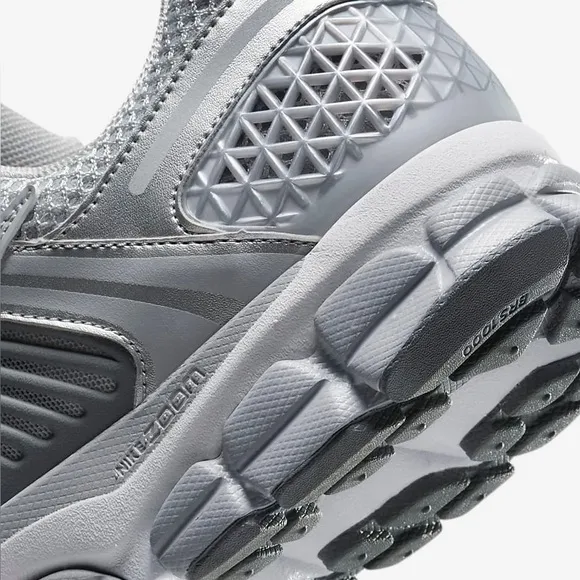 Nike Zoom Vomero 5 Wolf Grey/White 9.5 NWT IN BOX