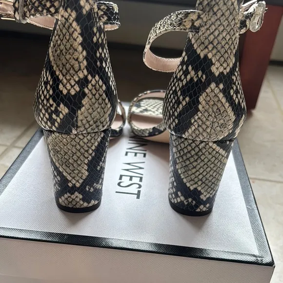 Nine West Pruce Snakeskin Block Heels Size 8