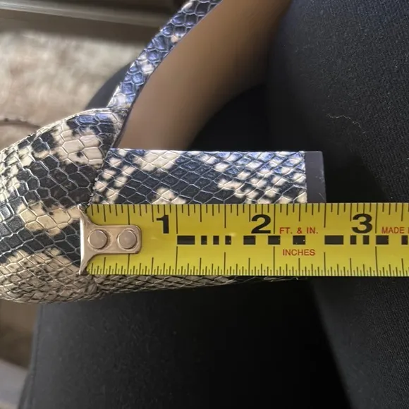 Nine West Pruce Snakeskin Block Heels Size 8