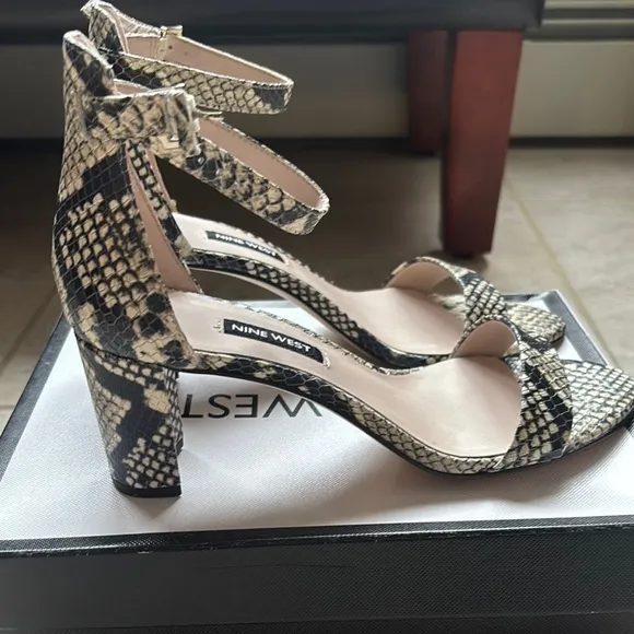 Nine West Pruce Snakeskin Block Heels Size 8
