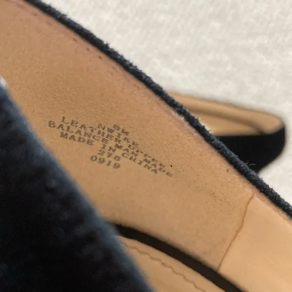 Nine West Suede Short Block Heel Pumps Black Size 8 Soft Leather Upper Like New