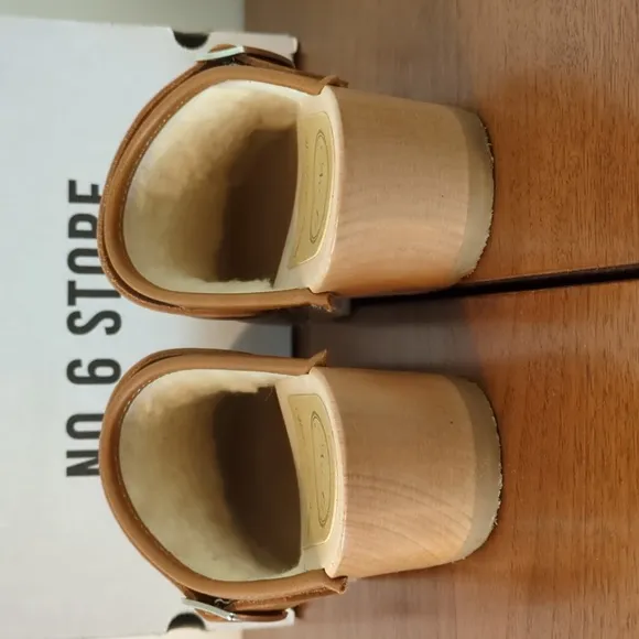 No. 6 clogs in palomino with shearling lining