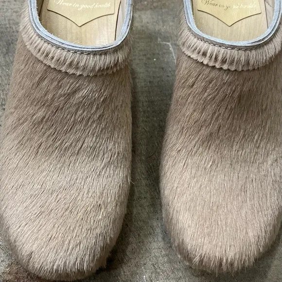 No 6 Old School Pony Hair Clogs
