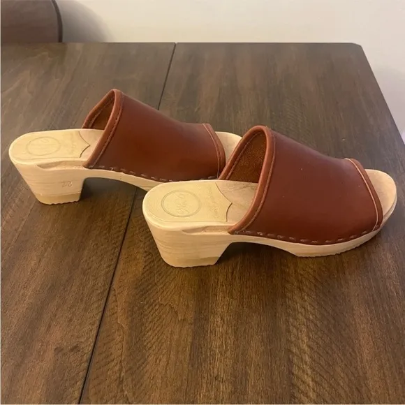 No.6 Daria Mid Heel Clogs sandals size 35 5