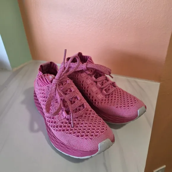 NOBULL 9.5 Knit Runners Pink Athletic Shoes Breathable Mesh Lightweight