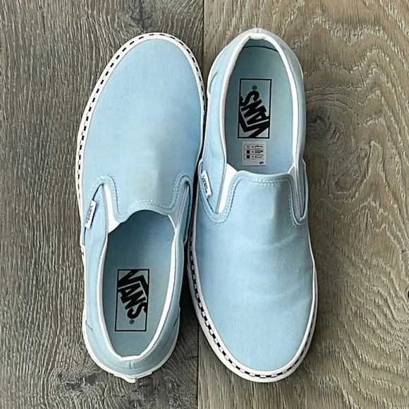 NW Box Vans Classic Slip-On in Cool Blue-Mens 7.5 / Women 9