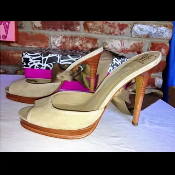 NWOB $295 DVF Eva Silk Wrap Around Suede Open Toe Heels Beige - 7.5
