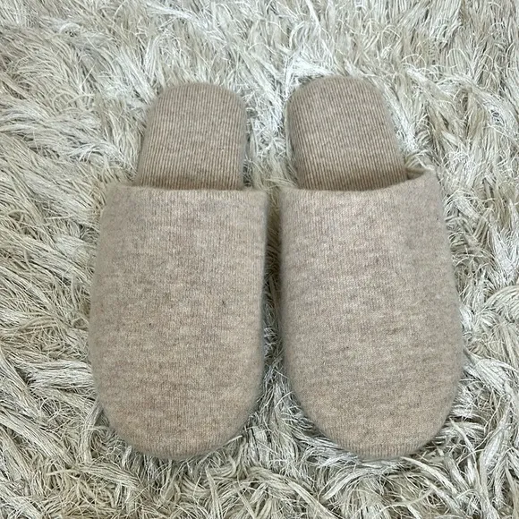 NWOB Garnet Hill Cozy Cashmere Slides Slippers in Oat Heather size M (8-9)