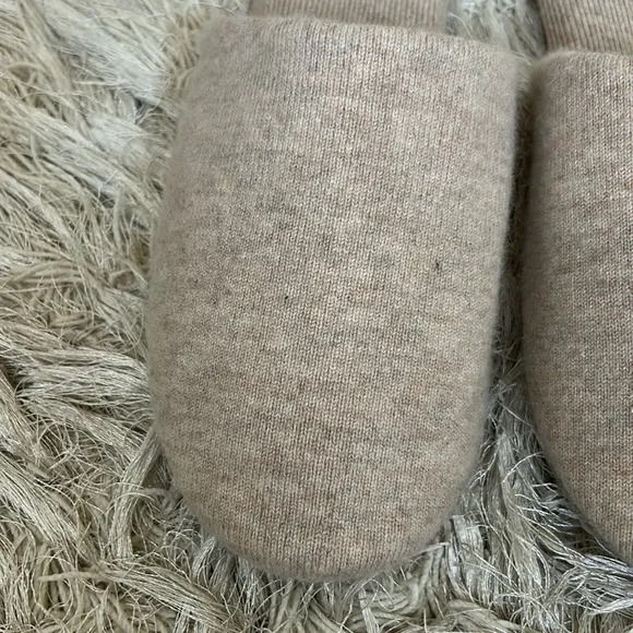 NWOB Garnet Hill Cozy Cashmere Slides Slippers in Oat Heather size M (8-9)
