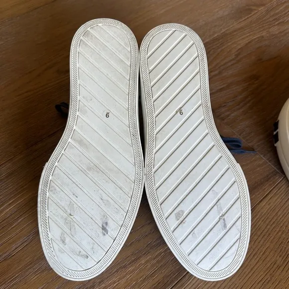 NWOB J Slides Gabbie Sneaker in White and Navy
