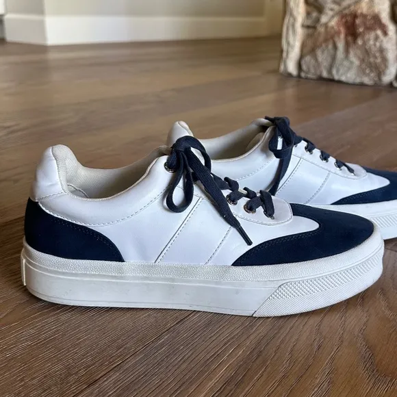 NWOB J Slides Gabbie Sneaker in White and Navy