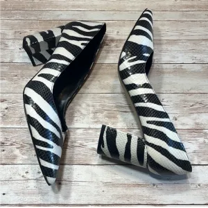 NWOB Marc Fisher MFCaitlin3 Size 10MZebra Print Reptile textured 3&quot; Pumps