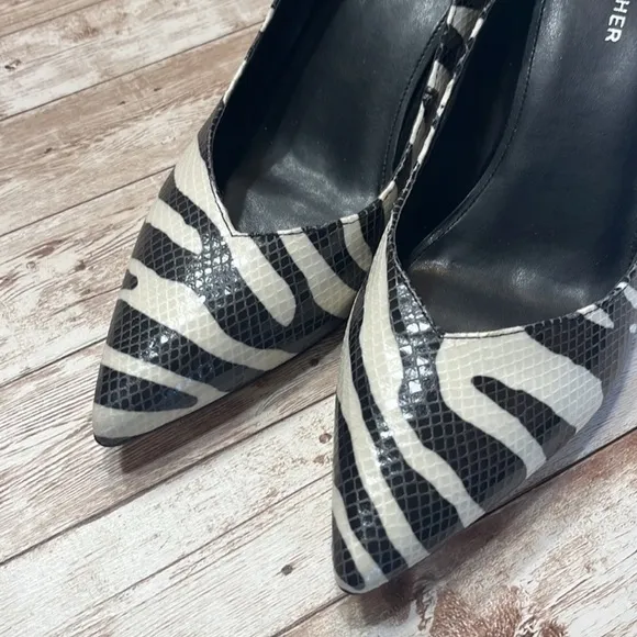 NWOB Marc Fisher MFCaitlin3 Size 10MZebra Print Reptile textured 3&quot; Pumps