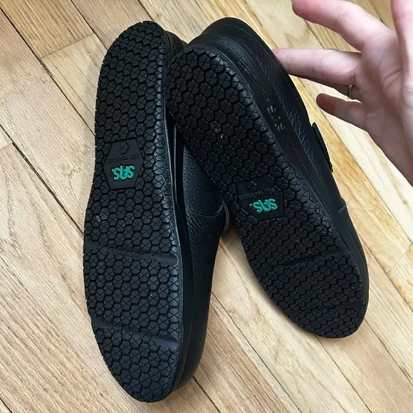 NWOB SAS Women's Clog-Slip Resistant Black slip ons 9.5