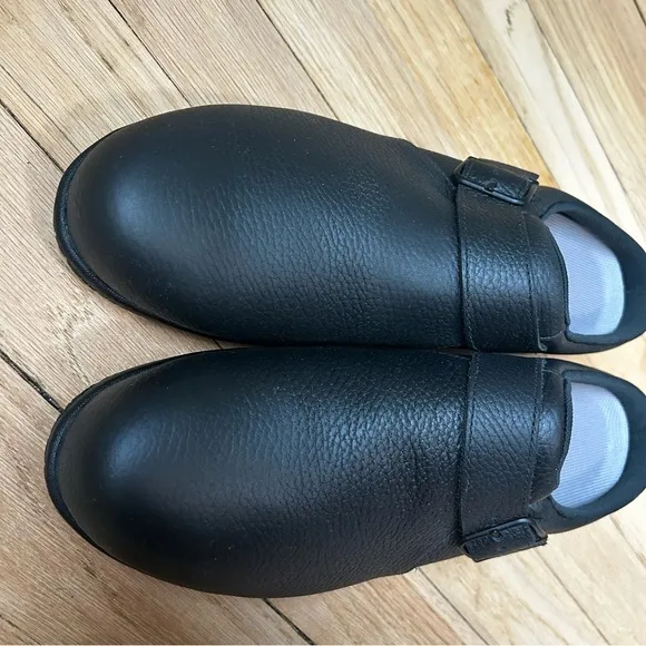 NWOB SAS Women's Clog-Slip Resistant Black slip ons 9.5