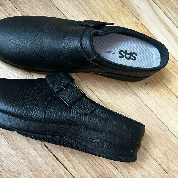 NWOB SAS Women's Clog-Slip Resistant Black slip ons 9.5